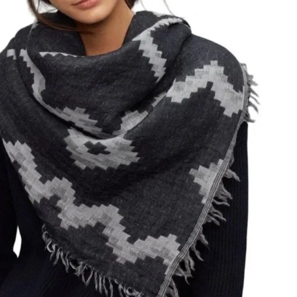 Aritzia Wilfred Reversable Wool Blanket Scarf Black Gray Diamond Mosaic - Picture 2 of 8